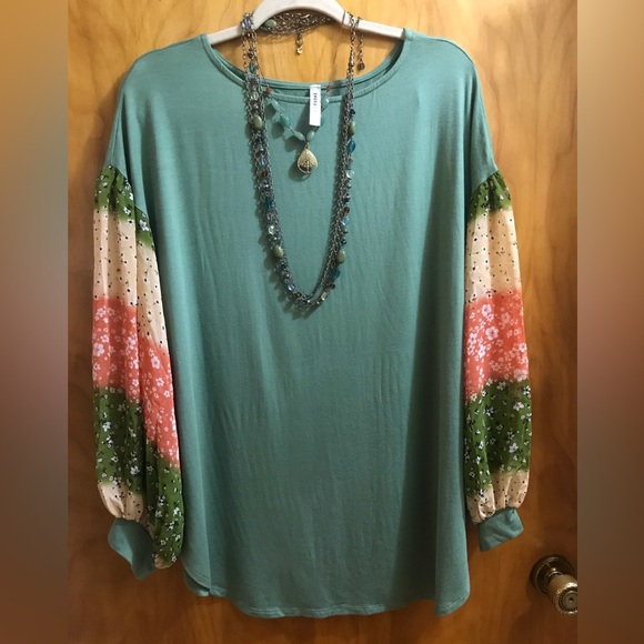 NEW Sage Green Chiffon Print Sleeves Tee 1X EMERALD - Picture 6 of 10